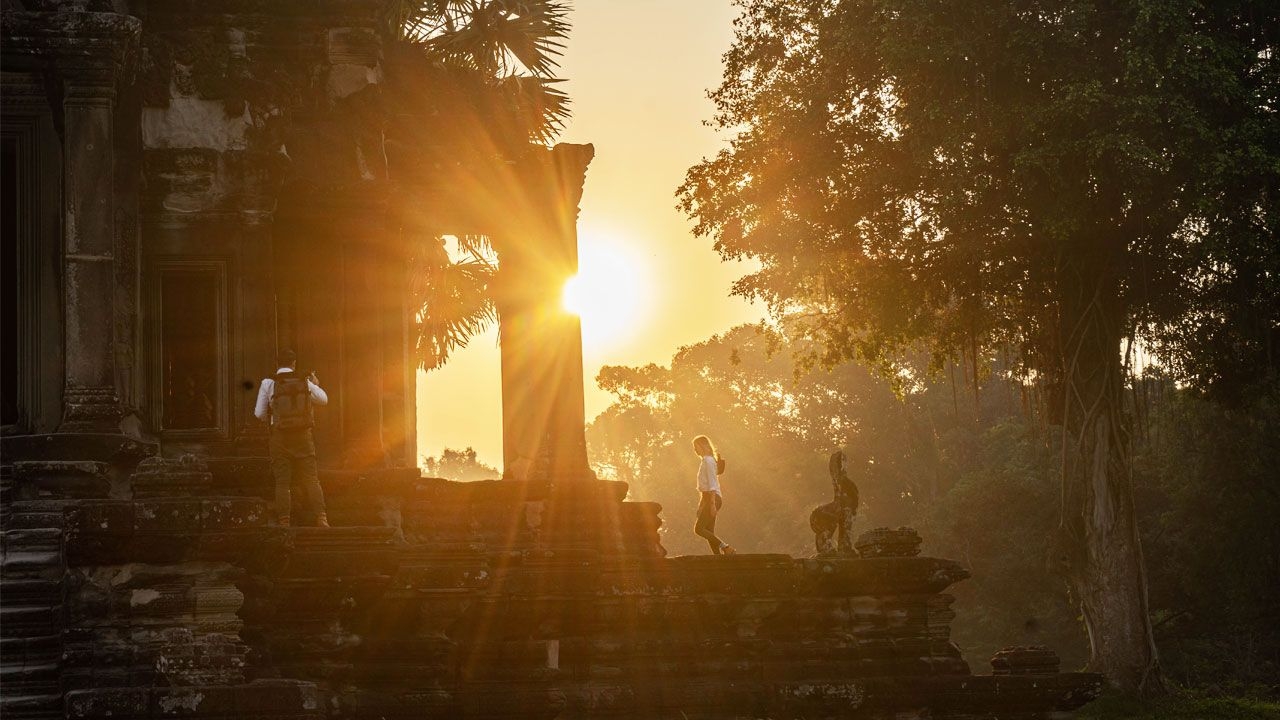 angkor-wat-sunrise-tour0603.jpg